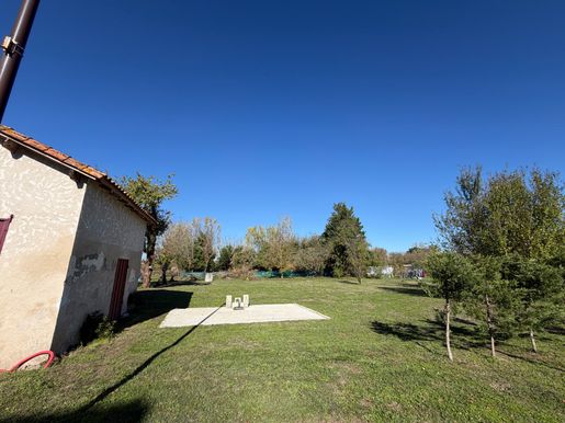Terrain 1347 m² · à Parcoul-Chenaud · 50 000 €
