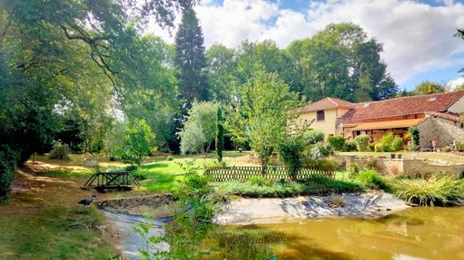 Charmante Maison en Pierre Rénovée, Mare, Ruisseau, Vue Magnifique, Dépendance – Charente