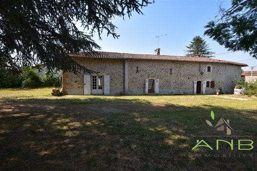 Maison 8 pièces 210 m² · à Montbron · 210 m² · 191 300 €