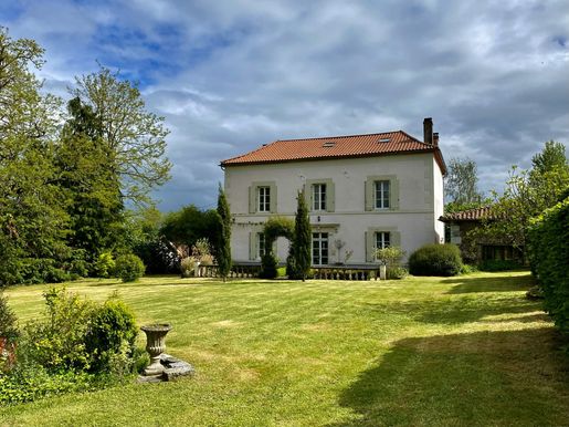 Maison 7 pièces 206 m² · à Mouzon · 206 m² · 449 000 €