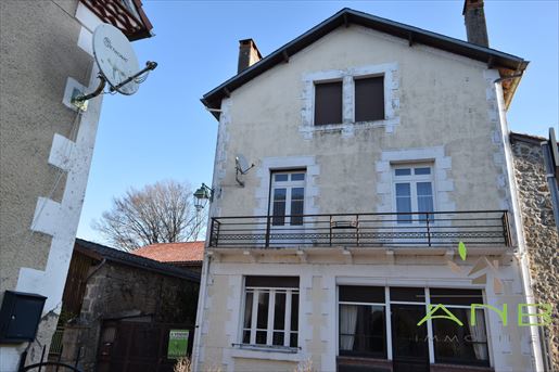 Maison 9 pièces 176 m² · à Busserolles · 176 m² · 107 000 €