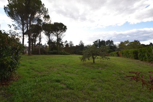 Terrain 4946 m² · à Eymouthiers · 49 000 €