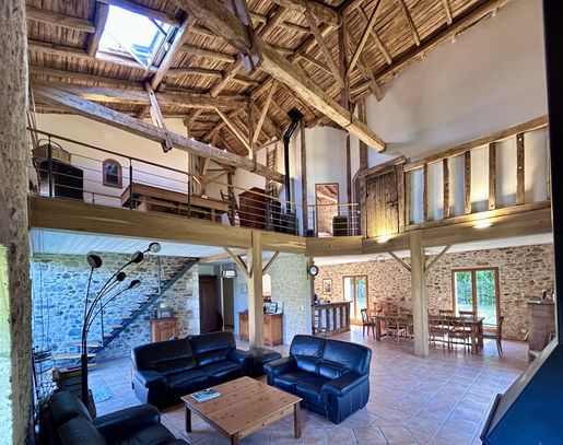 Maison 7 pièces 220 m² · au Lindois · 220 m² · 263 700 €