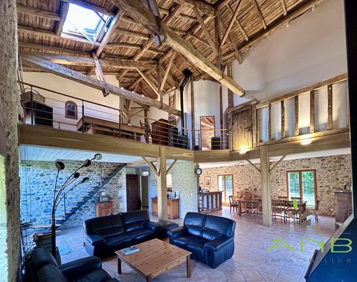 Maison 7 pièces 220 m² · au Lindois · 220 m² · 263 700 €