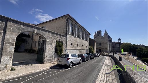 Maison 9 pièces 320 m² · à Angoulême · 320 m² · 756 000 €