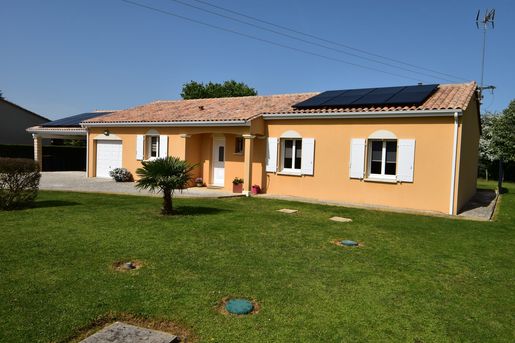 Maison 4 pièces 103 m² · à La Rochefoucauld-en-Angoumois · 103 m² · 299 900 €