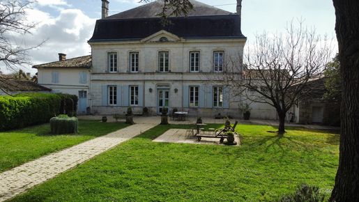 Maison 12 pièces 415 m² · à Lorignac · 415 m² · 546 000 €