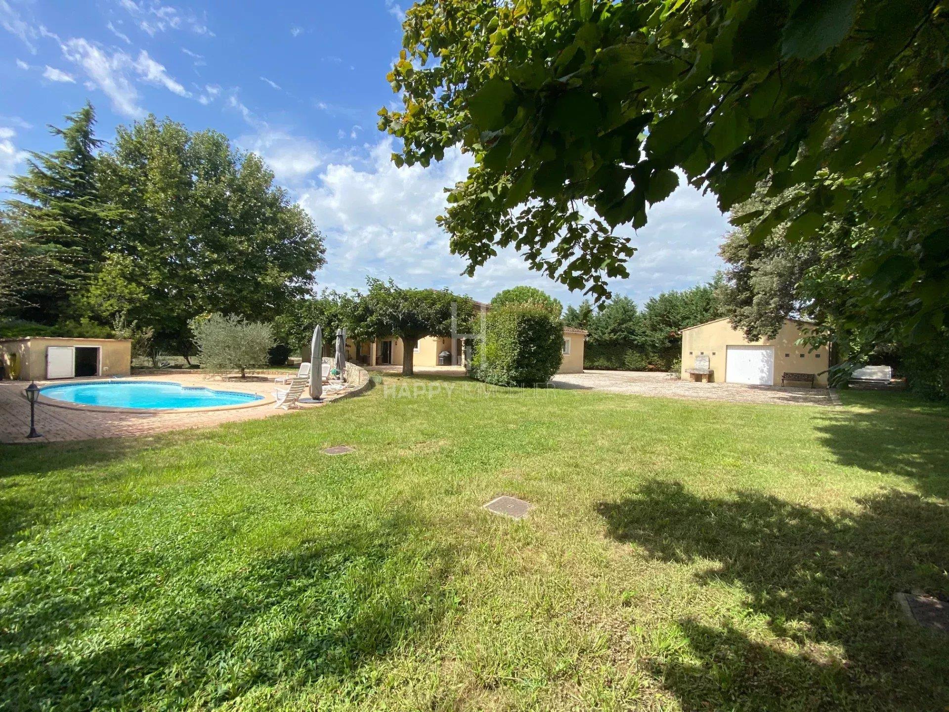 Maison à vendre, 180m², Saint-Martin-de-Crau
