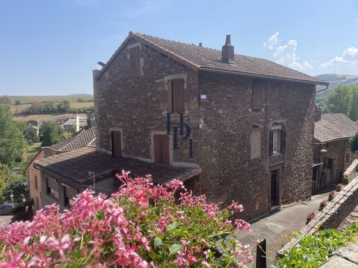 Maison 1 pièce 152 m² · à Saint-Izaire · 152 m² · 88 000 €