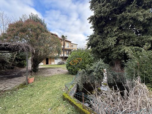 Maison 8 pièces 230 m² · à Millau · 230 m² · 450 000 €