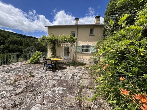 Maison 10 pièces 175 m² · à Laval-Roquecezière · 175 m² · 140 000 €