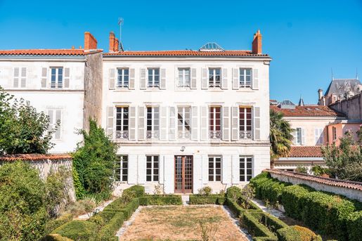 Maison 15 pièces 426 m² · à La Rochelle · 426 m² · 2 460 000 €