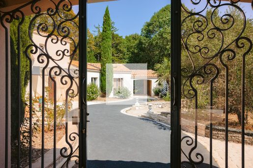 Maison 6 pièces 200 m² · à Lagord · 200 m² · 1 100 000 €
