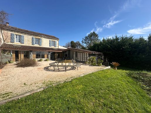Maison 10 pièces 330 m² · à Condom · 330 m² · 420 000 €