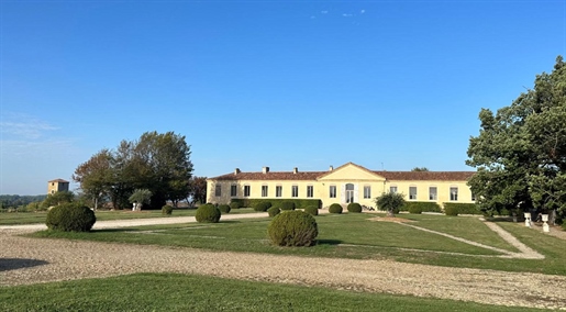 9 pièces 450 m² · à Auch · 450 m² · 1 400 000 €