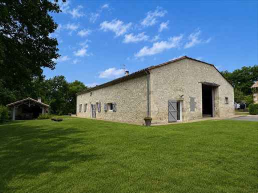 8 pièces 225 m² · à Agen · 225 m² · 525 000 €