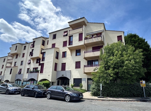 Centre Ville Auch Bel Appartement 2 Ch avec balcon et place de garage