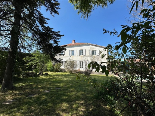 Maison 14 pièces 291 m² · à Vic-Fezensac · 291 m² · 273 500 €