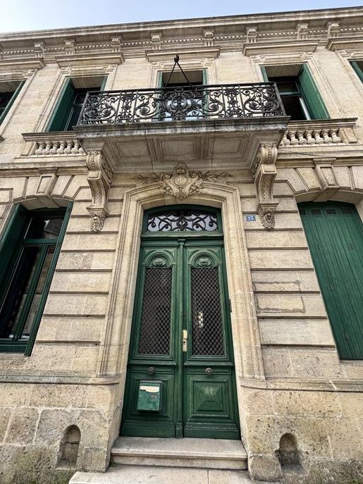 Maison 11 pièces 654 m² · à Saint-Savin · 654 m² · 330 000 €