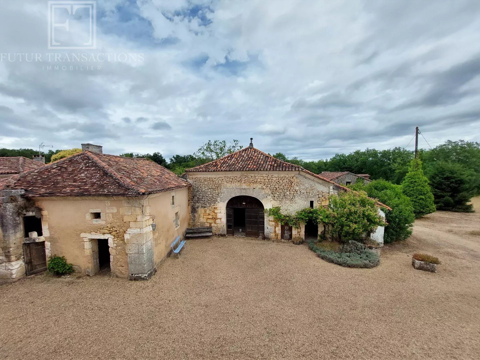 Maison à vendre, 390m², Mareuil en Périgord