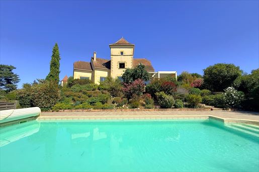 7 pièces 225 m² · à Gourdon · 225 m² · 485 000 €