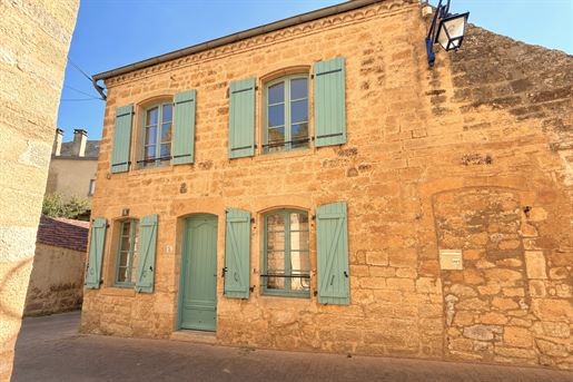 6 pièces 151 m² · à Gourdon · 151 m² · 340 000 €
