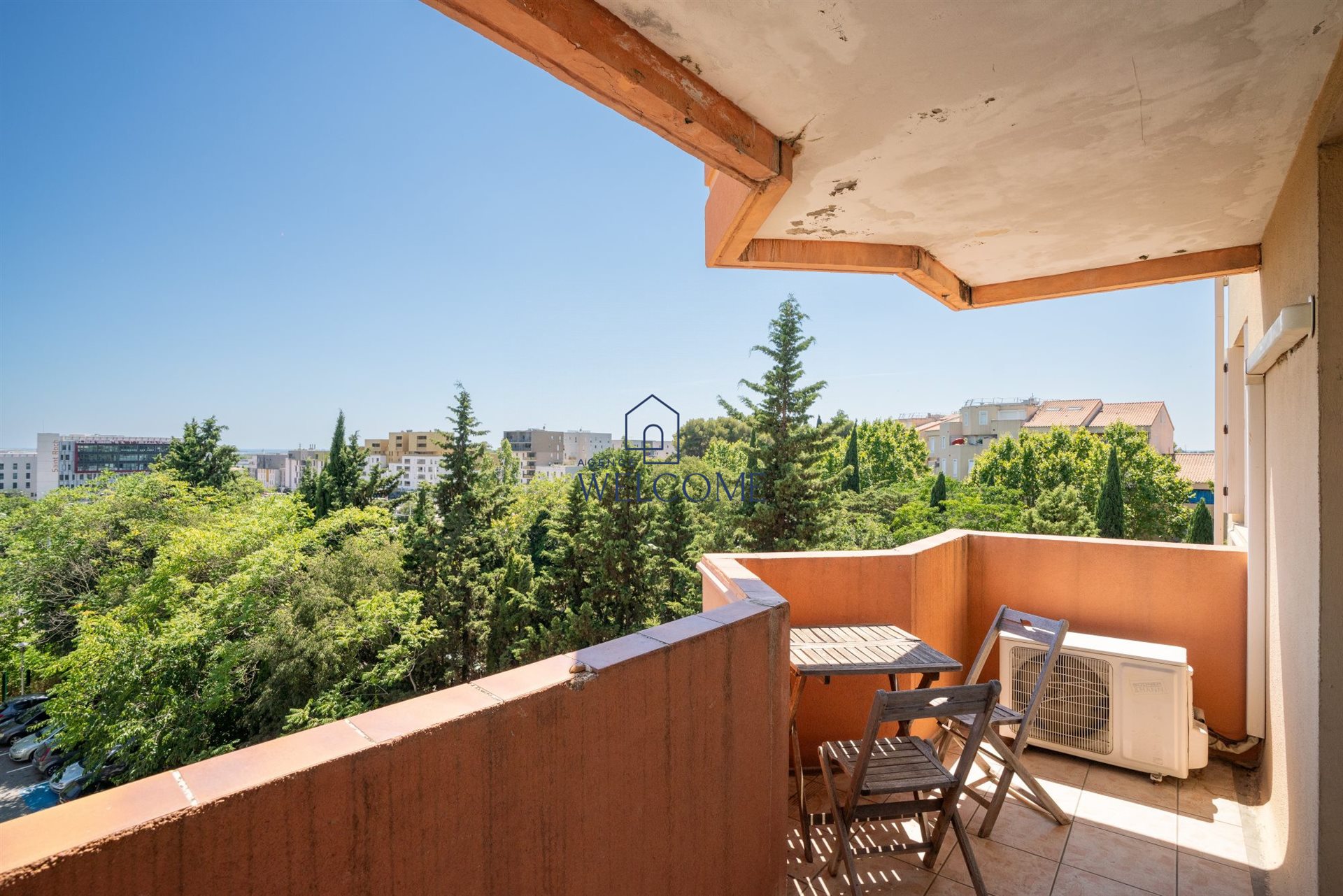 Bright T2 apartment, elevator, balcony and parking - Vue 4