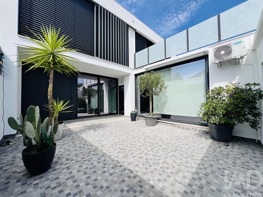 Home / Villa with 2 Rooms in Alfeizerão with 104 m²