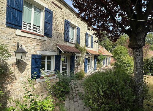 Maison 9 pièces 260 m² · à Cély-en-Bière · 260 m² · 849 000 €