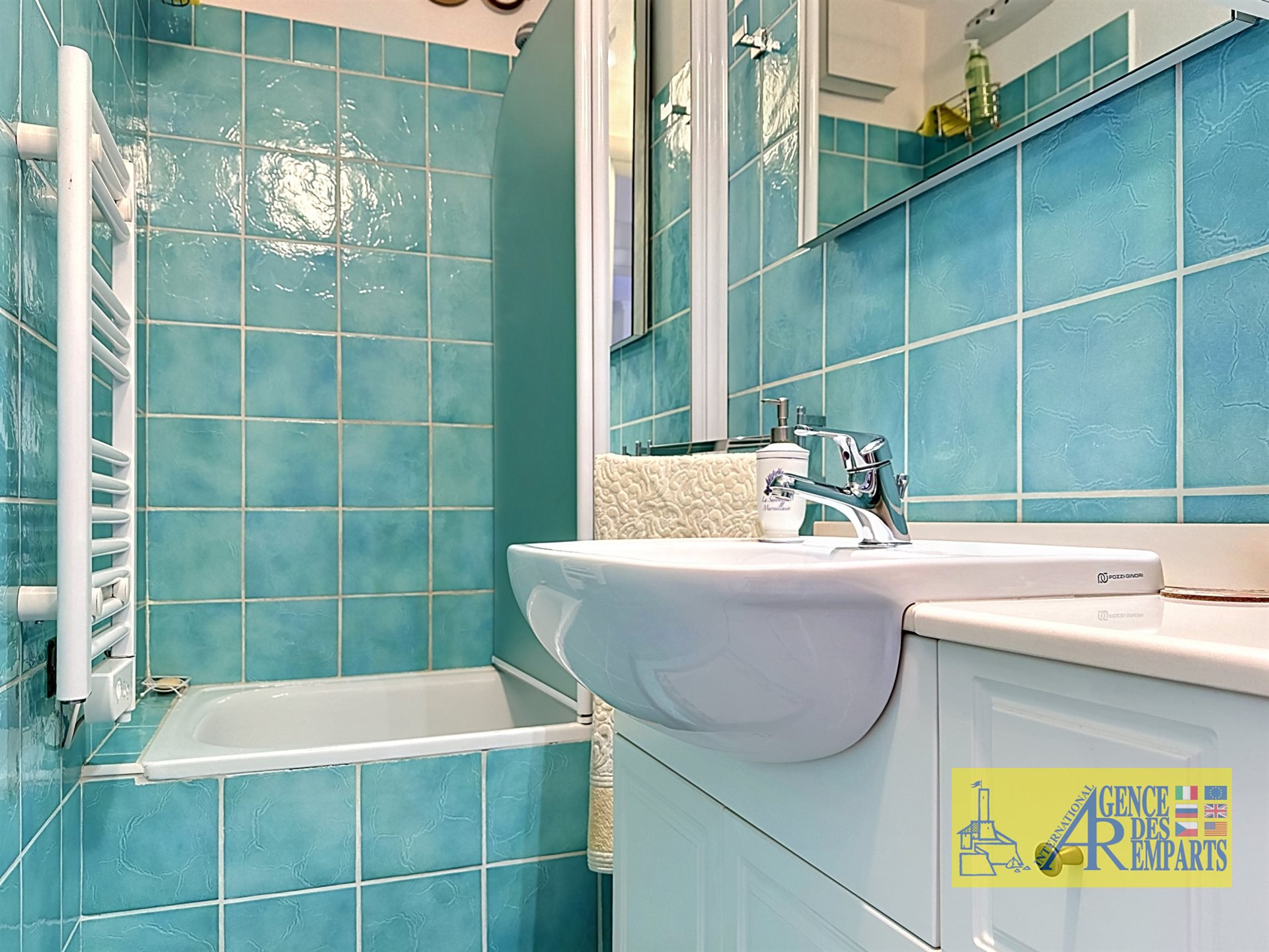 Charming 2-room apartment in the heart of Old Antibes - Plus