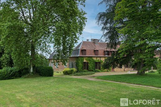 Maison 16 pièces 700 m² · à Toulon-sur-Allier · 700 m² · 480 000 €