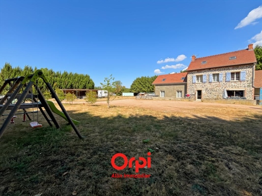 Maison 4 pièces 240 m² · à Huriel · 240 m² · 241 000 €