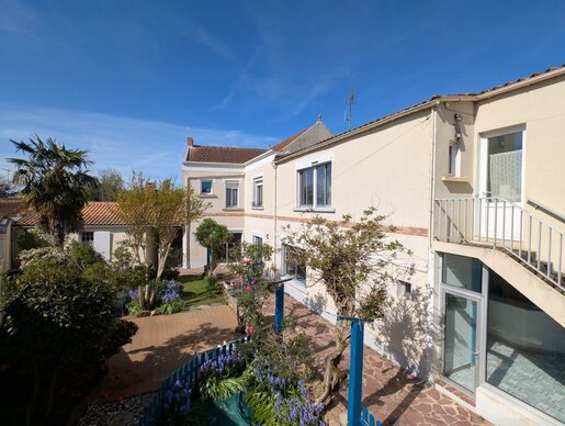 Maison 10 pièces 300 m² · à Beauvoir-sur-Mer · 300 m² · 378 000 €