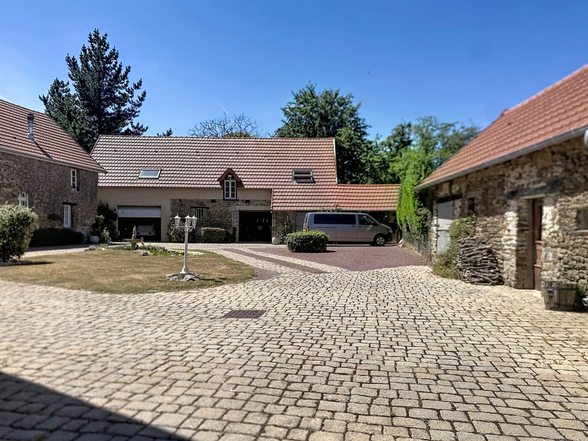 Maison à vendre, 235m², Saint-Georges-Montcocq