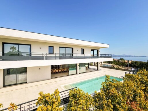Maison 12 pièces 540 m² · à Roquebrune-sur-Argens · 540 m² · 4 830 000 €