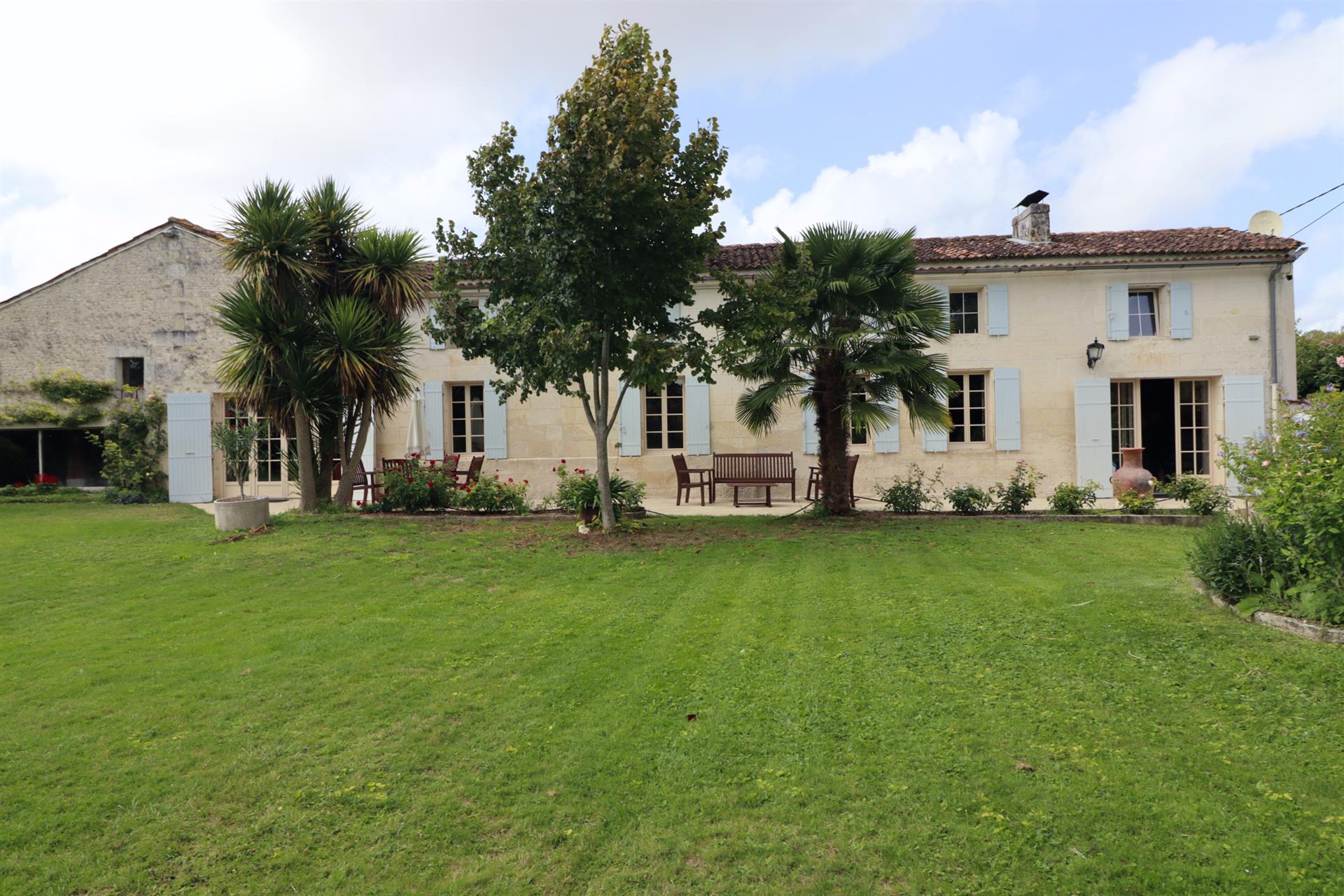 Maison à vendre, 460m², Saintes