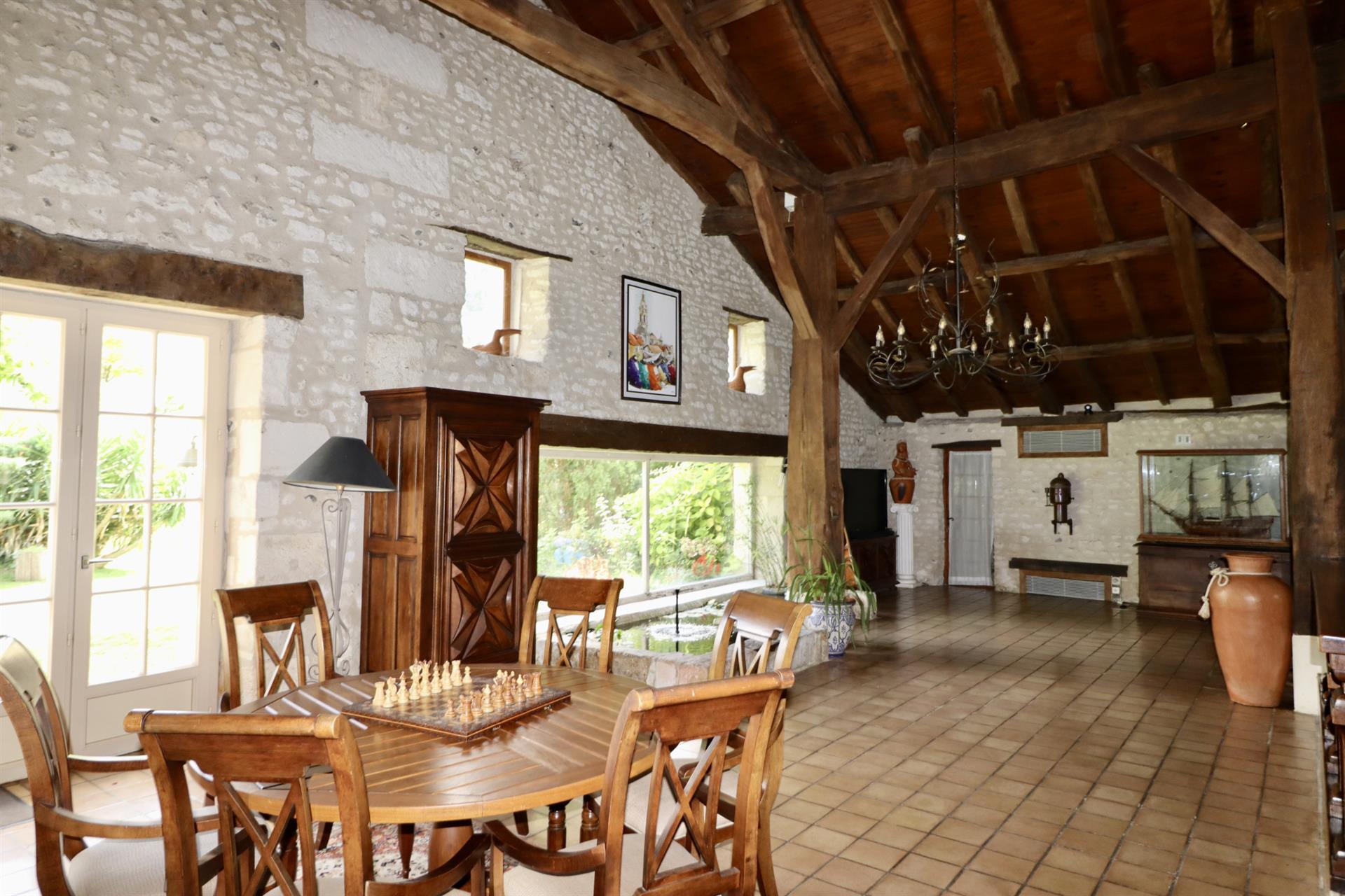 Maison à vendre, 460m², Saintes