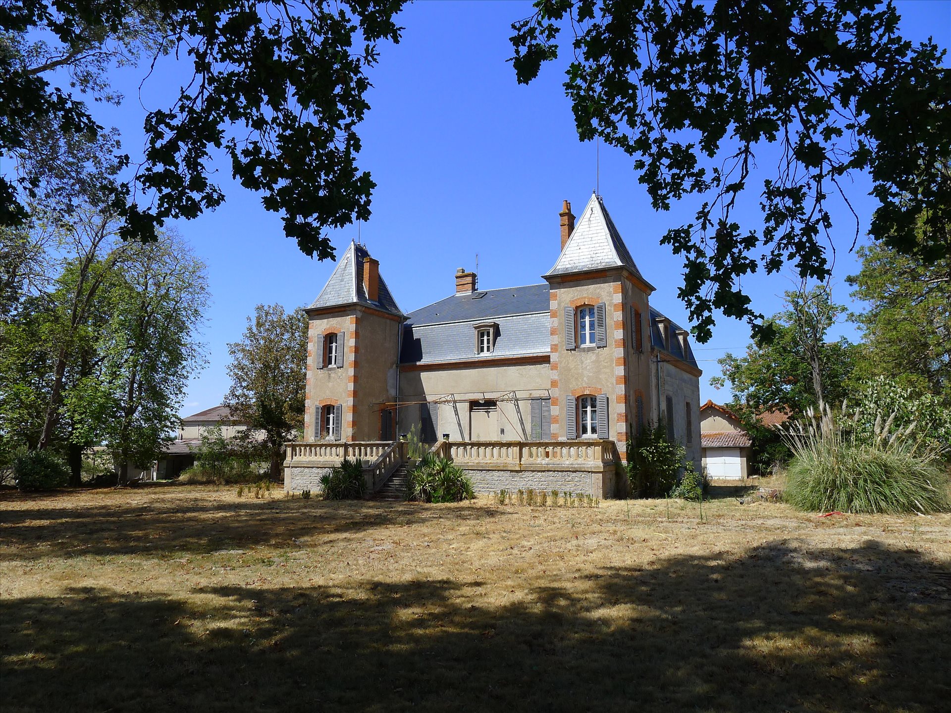 2 pièces 400 m² · à Marcigny · 400 m² · 399 000 €