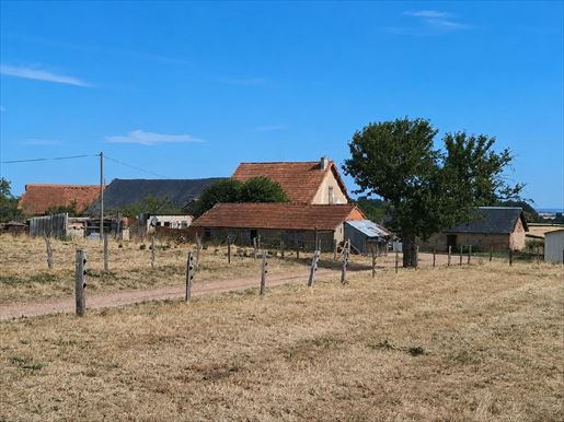 Terrain 5 pièces · à Le Donjon · 153 500 €