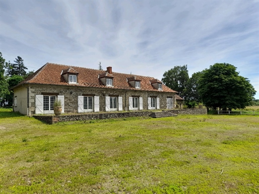 Maison 9 pièces 264 m² · à Chantelle · 264 m² · 318 000 €