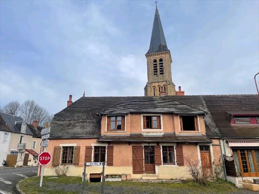 Maison 7 pièces 133 m² · à Dompierre-sur-Besbre · 133 m² · 75 600 €