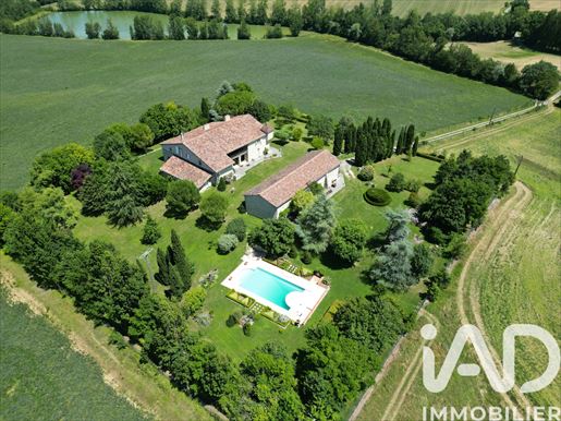 Maison 10 pièces 396 m² · à Lectoure · 396 m² · 799 000 €