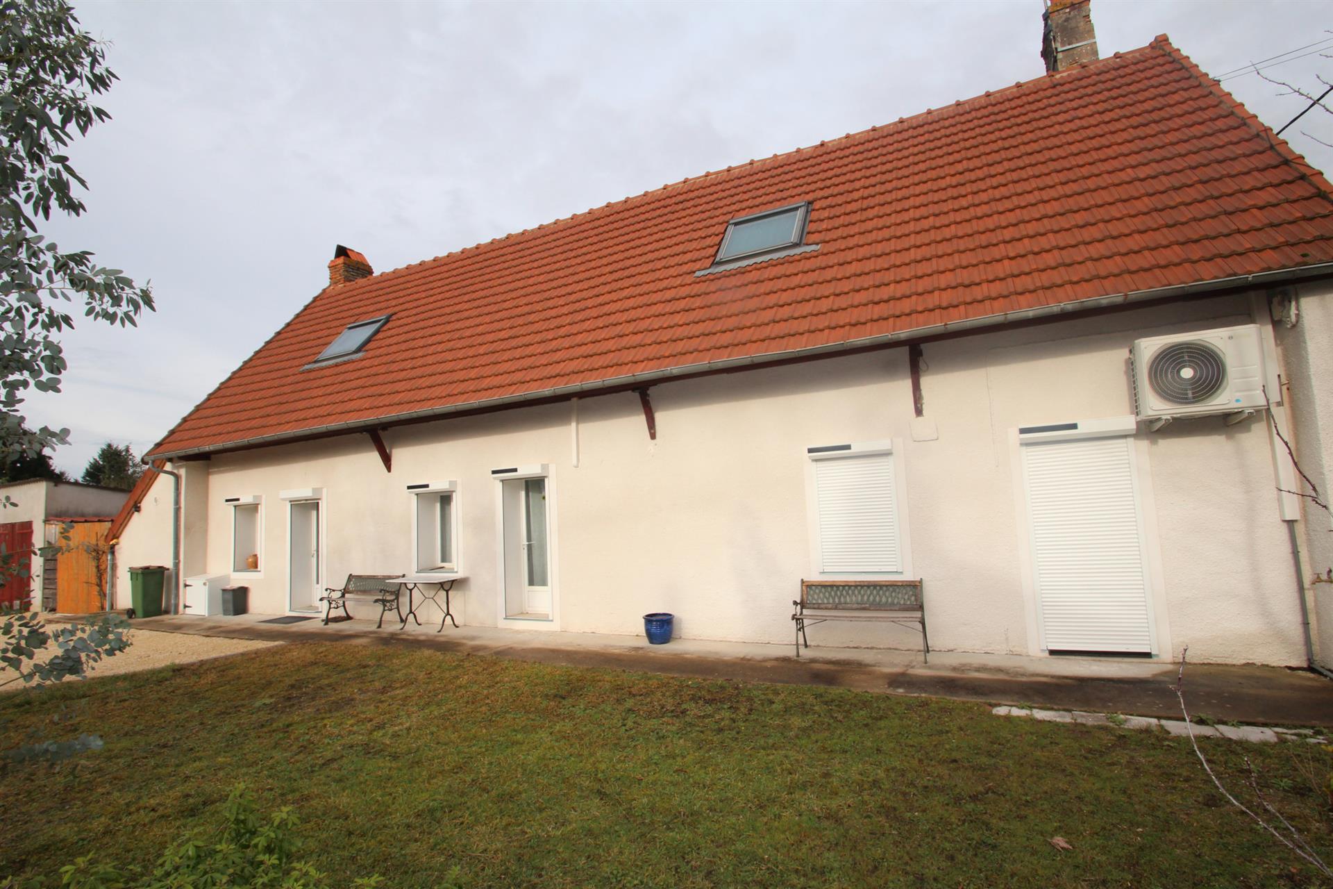 Maison à vendre, 127m², Charrin