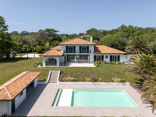 Maison 9 pièces 325 m² · à Urrugne · 325 m² · 3 471 000 €