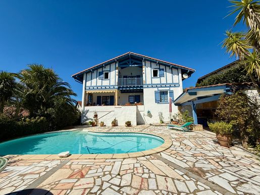 Maison 5 pièces 172 m² · à Urrugne · 172 m² · 682 000 €