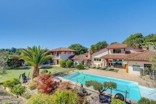 Maison 8 pièces 344 m² · à Saint-Jean-de-Luz · 344 m² · 2 380 000 €