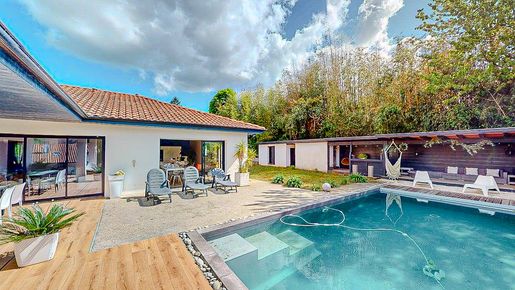 Maison 6 pièces 230 m² · à Urrugne · 230 m² · 1 100 000 €