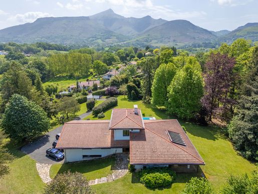 Maison 7 pièces 346 m² · à Urrugne · 346 m² · 2 438 000 €