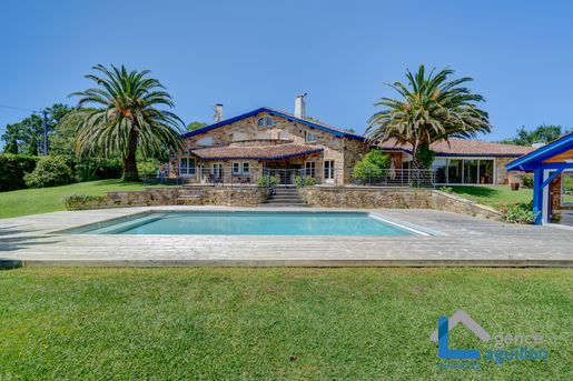 Maison 13 pièces 470 m² · à Urrugne · 470 m² · 2 445 000 €