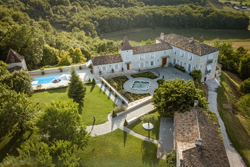Maison 8 pièces 440 m² · à Roquecor · 440 m² · 4 750 000 €